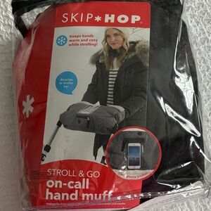 Skip Hop On-Call Hand Muff - Black and White